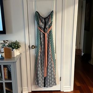 Strapless patterned dress